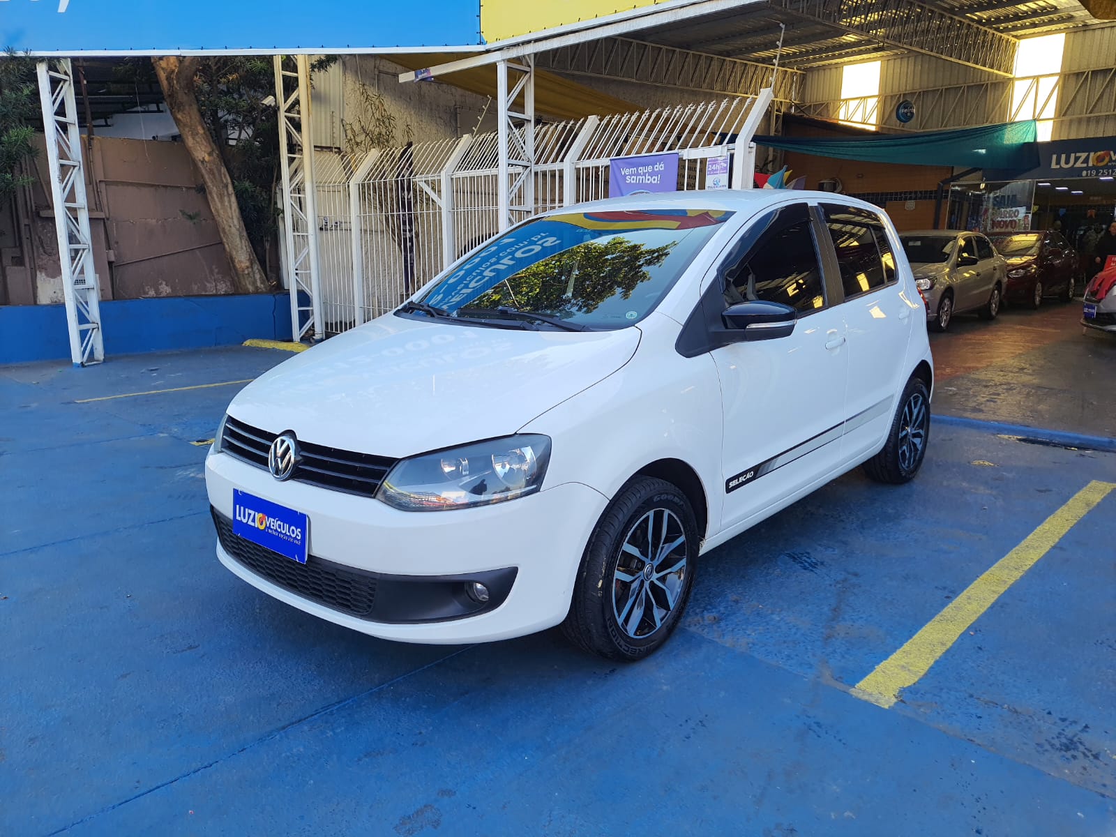 Volkswagen Fox 1.0 TEC Seleção  Flex 