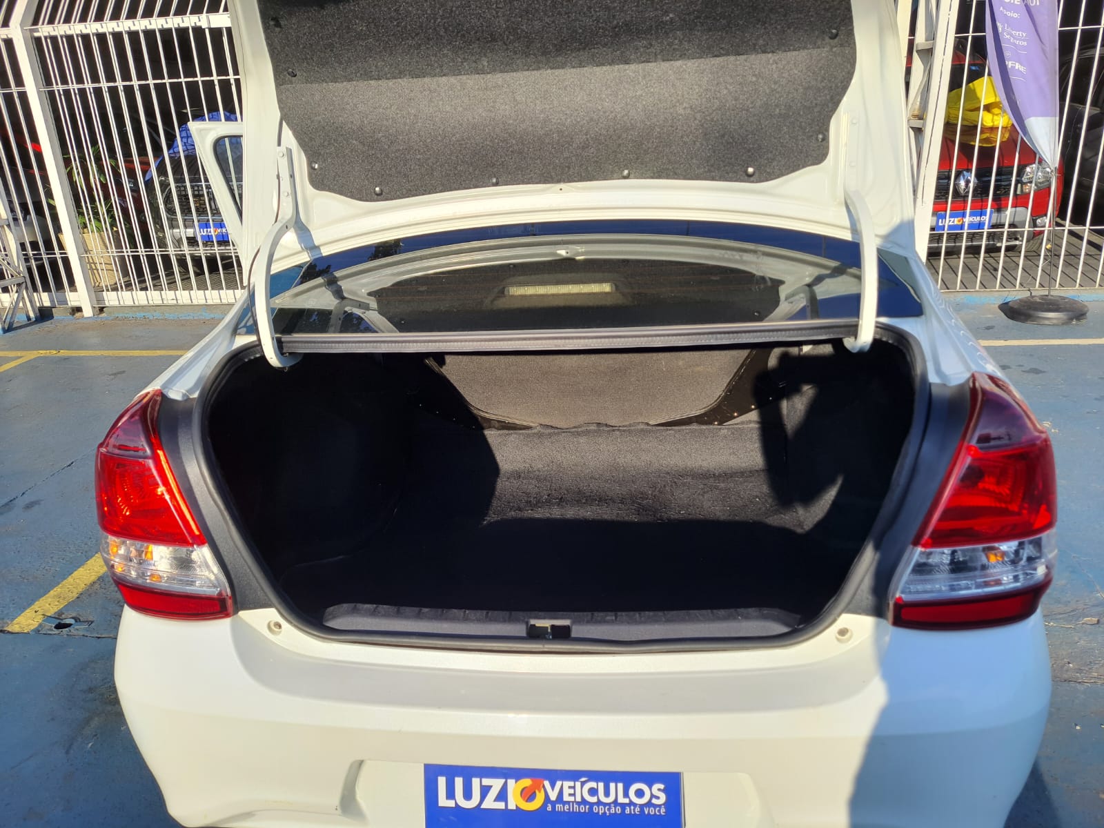 Toyota Etios Sedan X 1.5  Flex 