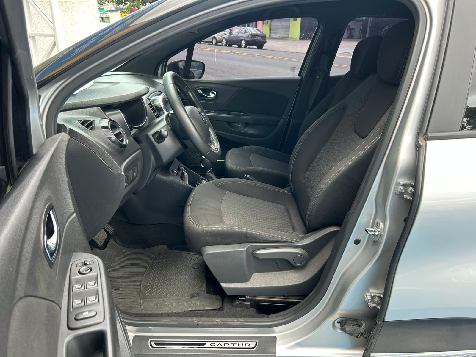 Renault Captur Life 1.6 CVT  Flex   PCD 