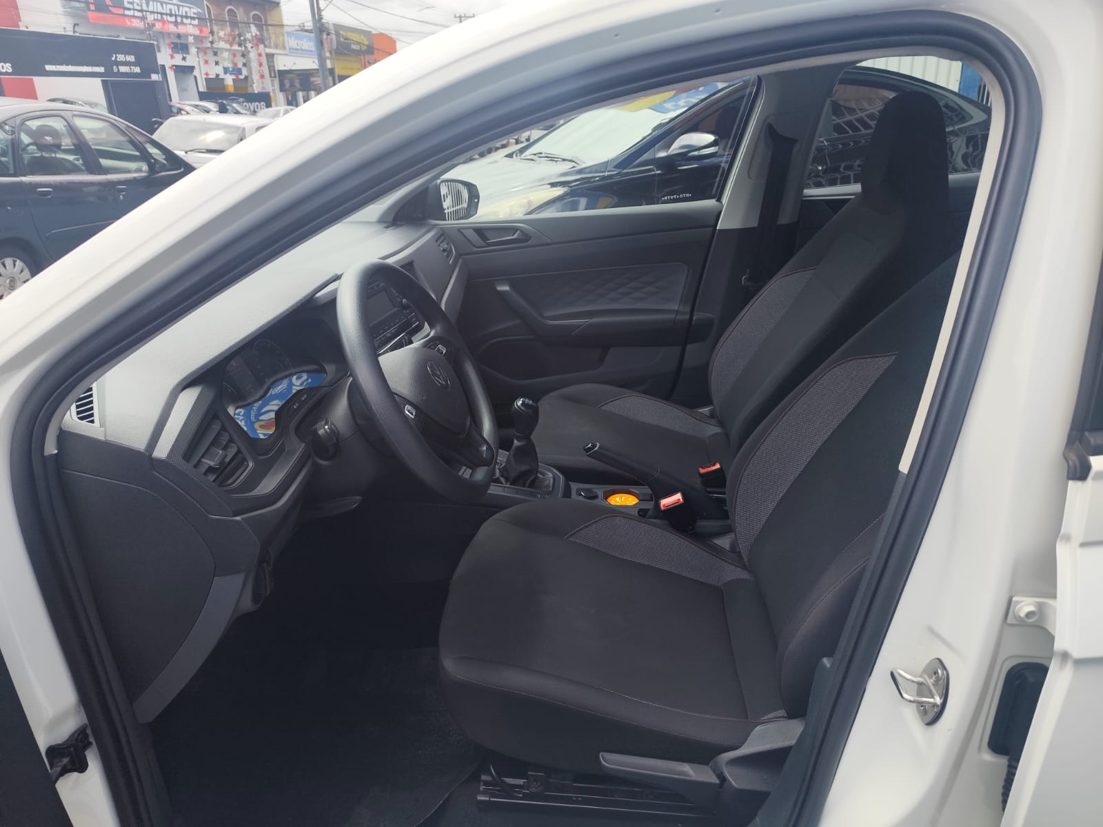 Volkswagen Polo Track 1.0 Flex 12V 5p