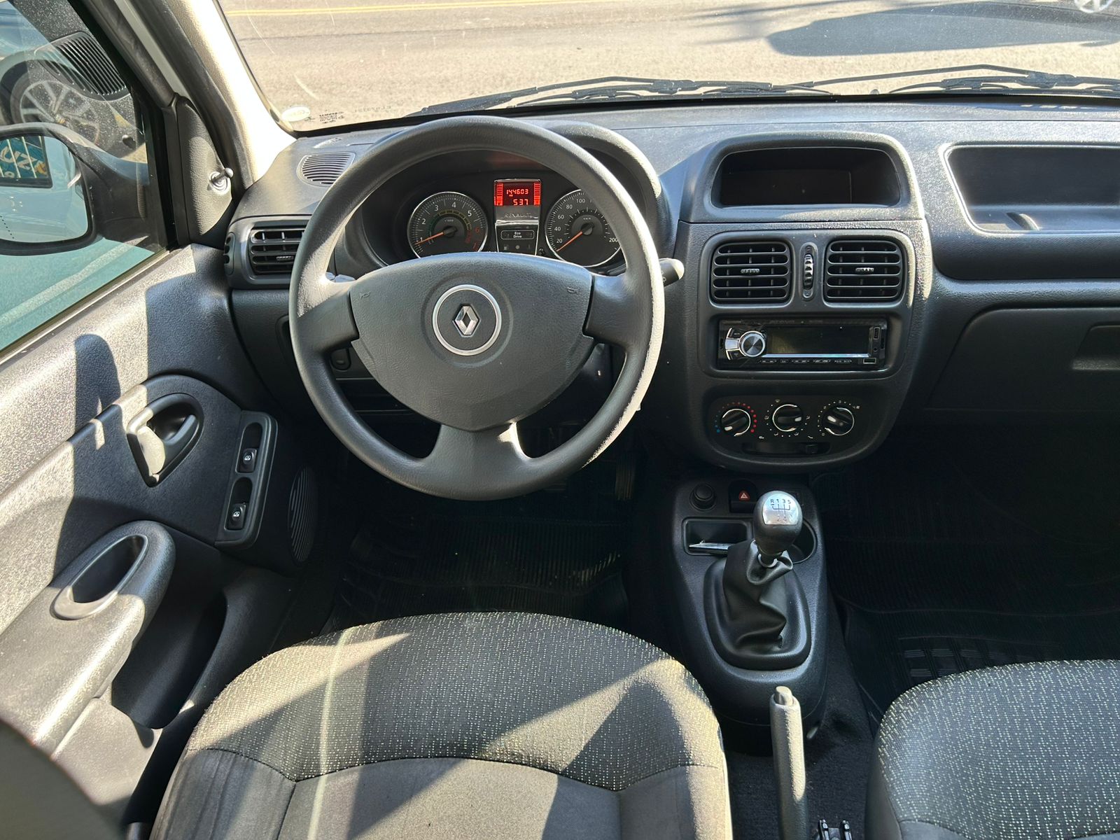 Renault Clio Hatch. RN 1.0 16V