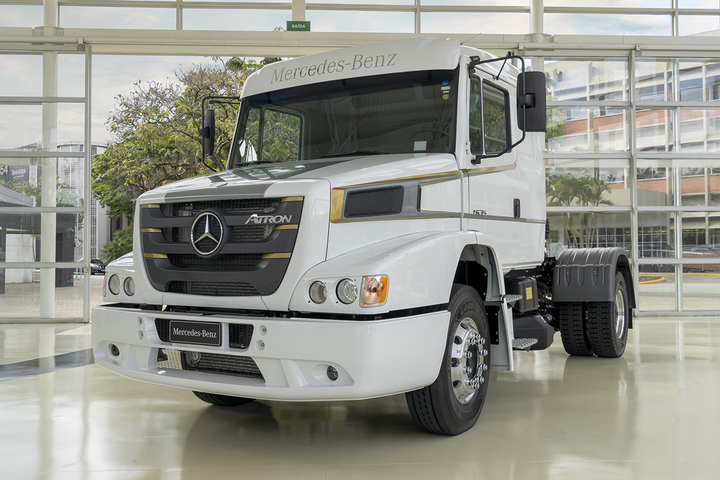 Com o anúncio de uma série de despedida do Mercedes Atron, país ficará órfão dos cultuados caminhões de cabine semiavançada